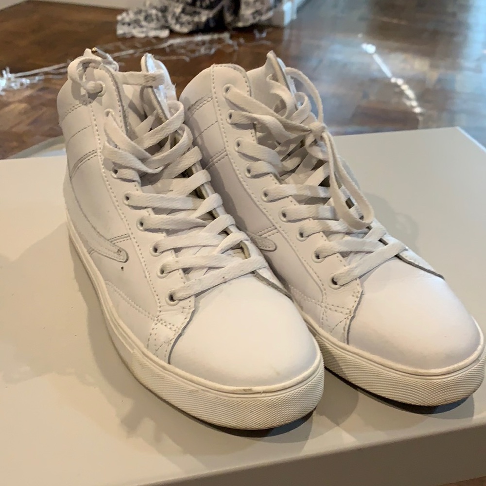 Fila Women High Top Sneaker